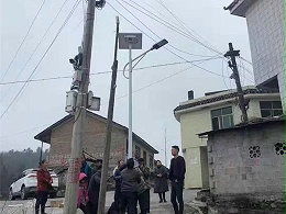 鑫永虹照明5米LED太阳能路灯进驻湖南凤凰县
