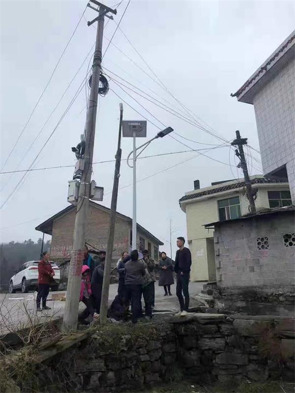 新农村LED太阳能路灯