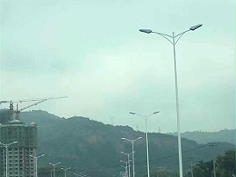 鑫永虹照明参与平凉新民北路12米路灯道路建设