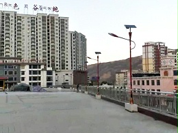 鑫永虹照明完成同仁县广场太阳能路灯工程