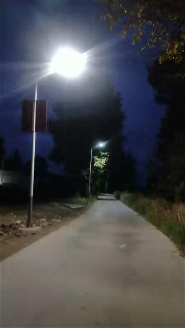 6米LED太阳能路灯