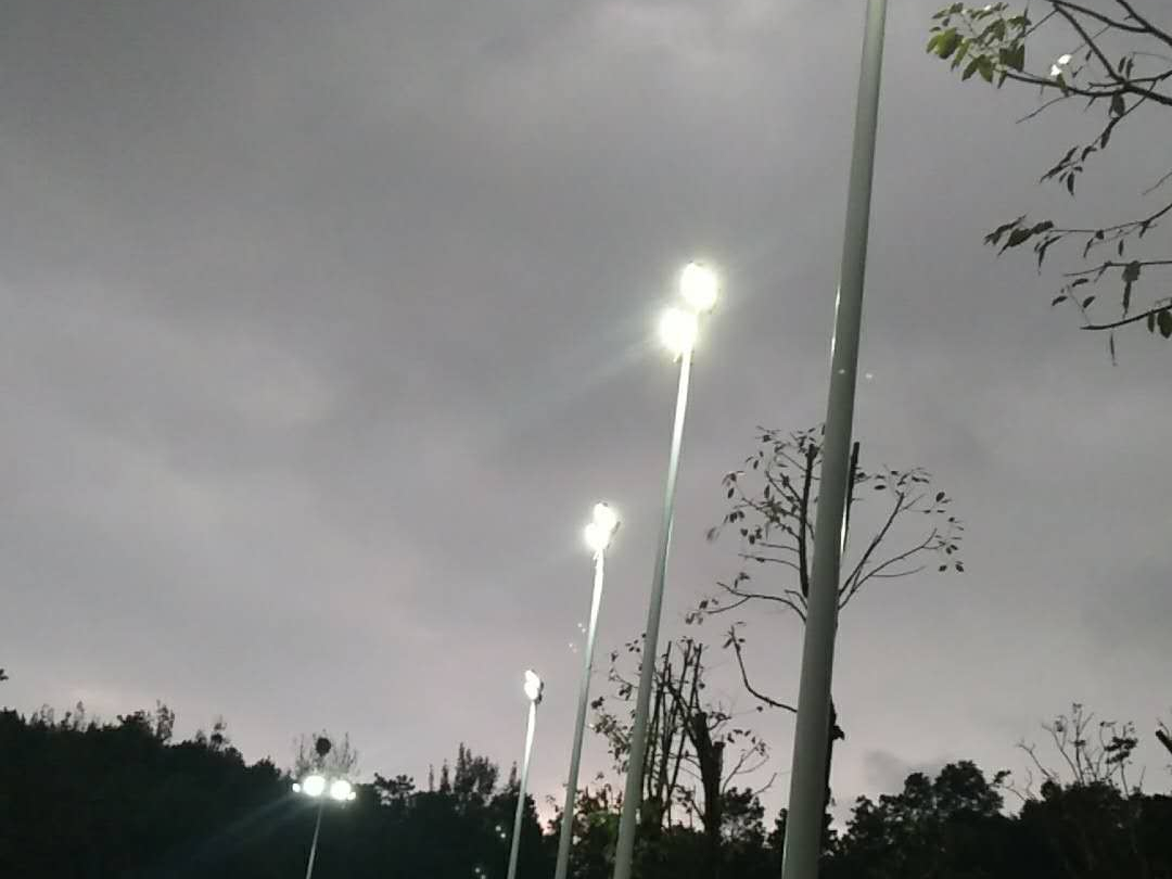 8米LED球场灯-鑫永虹照明贵阳天河潭球场灯工程案例