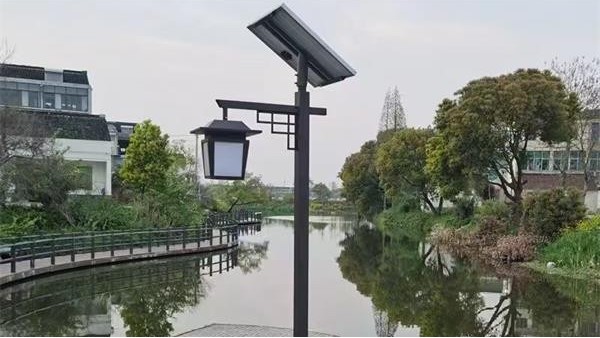 如何选购LED太阳能庭院灯？
