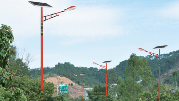 LED太阳能路灯VS市电LED路灯，熟更优？