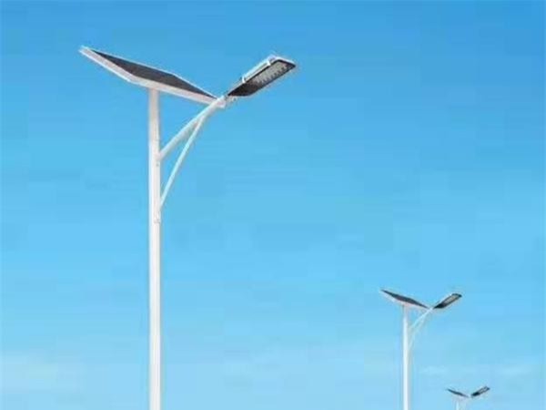 鑫永虹4.5米LED太阳能路灯照亮常德某山顶污水处理站