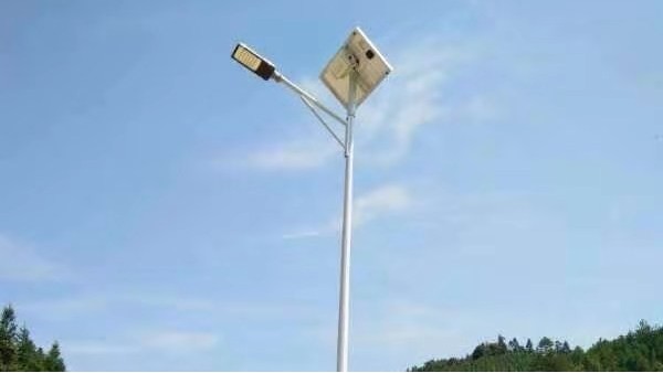 LED太阳能路灯全套多少钱？