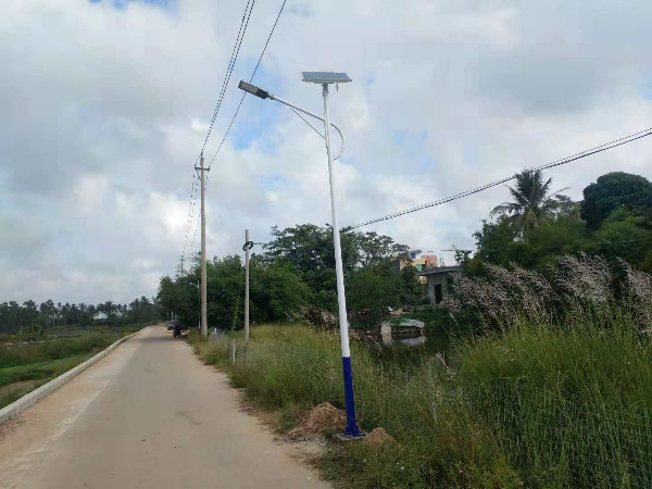 新农村太阳能路灯-鑫永虹照明海南新坡镇工程案例