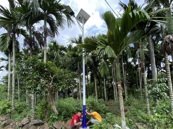 鑫永虹照明又添海南定安新农村led太阳能路灯案例